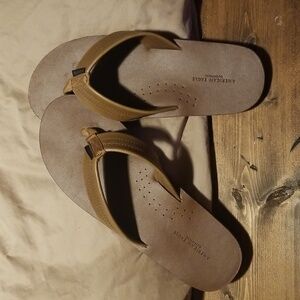 MENS American Eagle leather flip flops